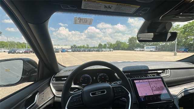 new 2025 Jeep Grand Cherokee car, priced at $48,515
