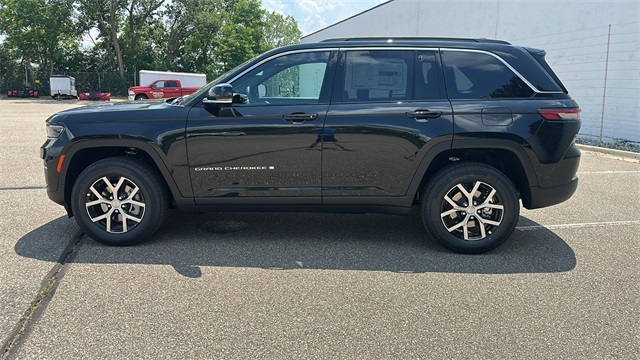 new 2025 Jeep Grand Cherokee car, priced at $48,515