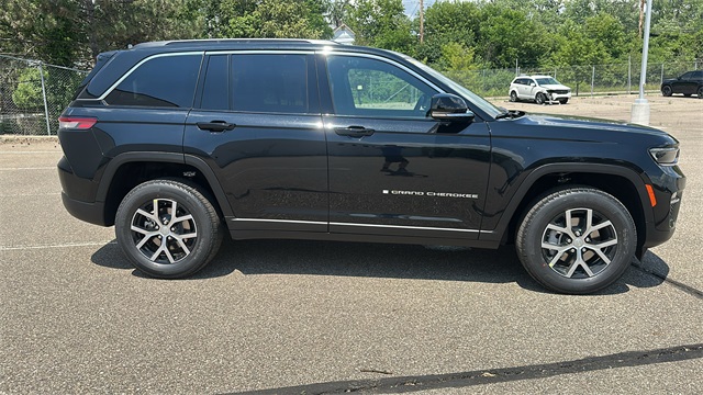 new 2025 Jeep Grand Cherokee car, priced at $48,515