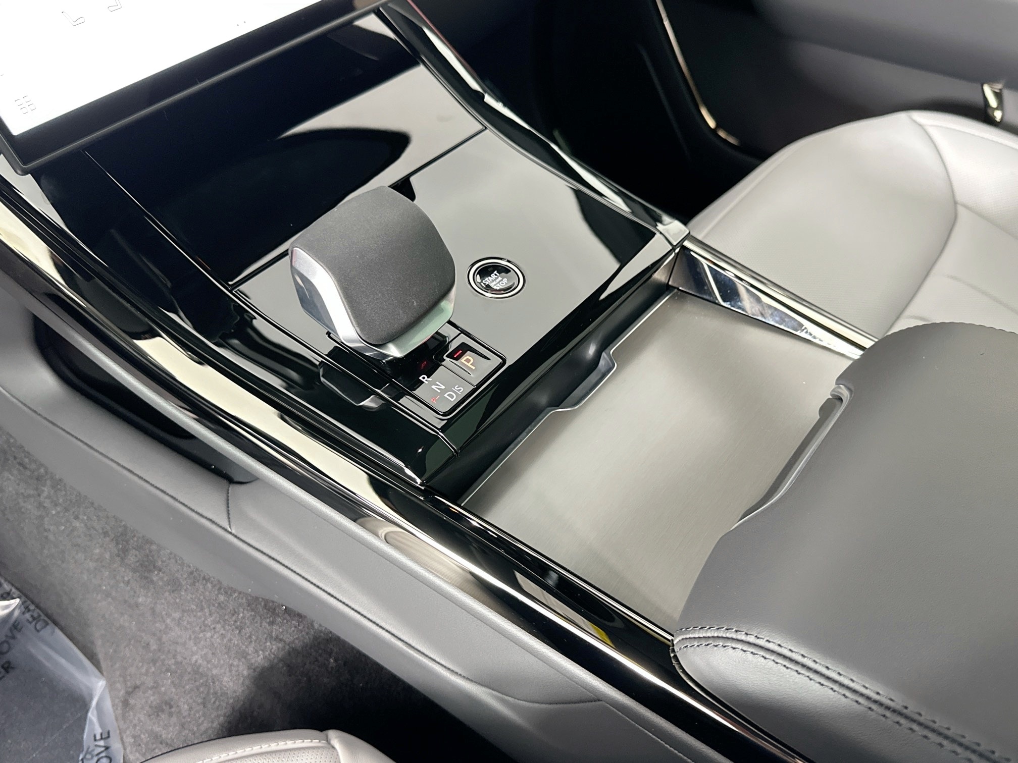 new 2025 Land Rover Range Rover Sport car, priced at $101,655