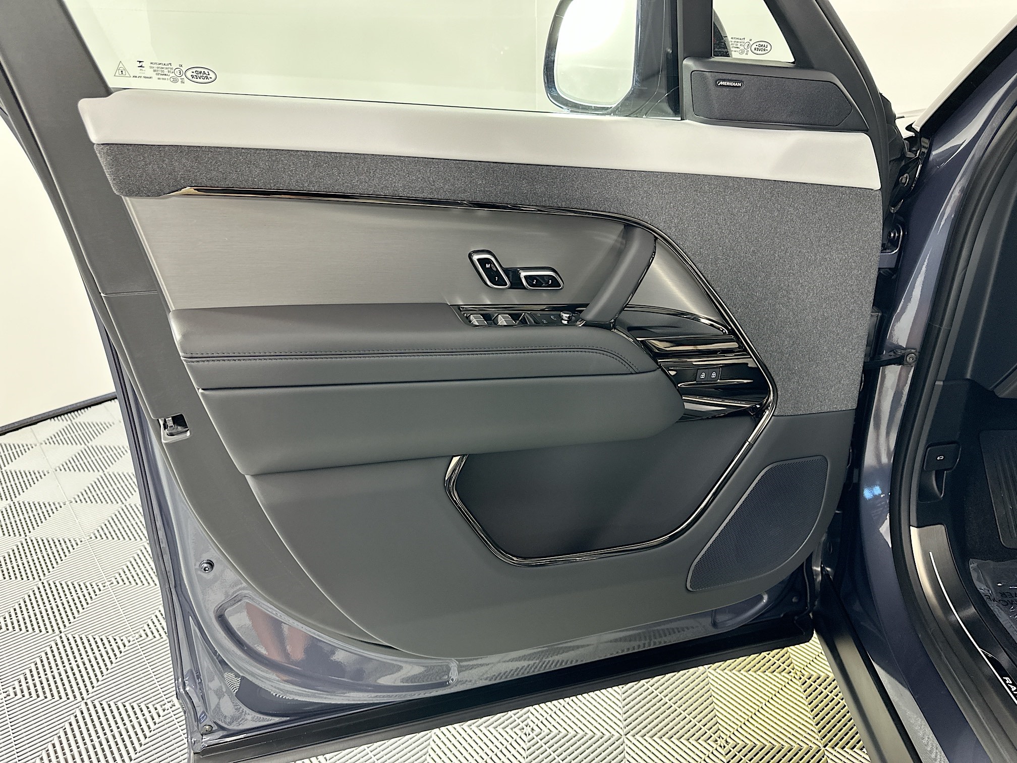 new 2025 Land Rover Range Rover Sport car, priced at $101,655