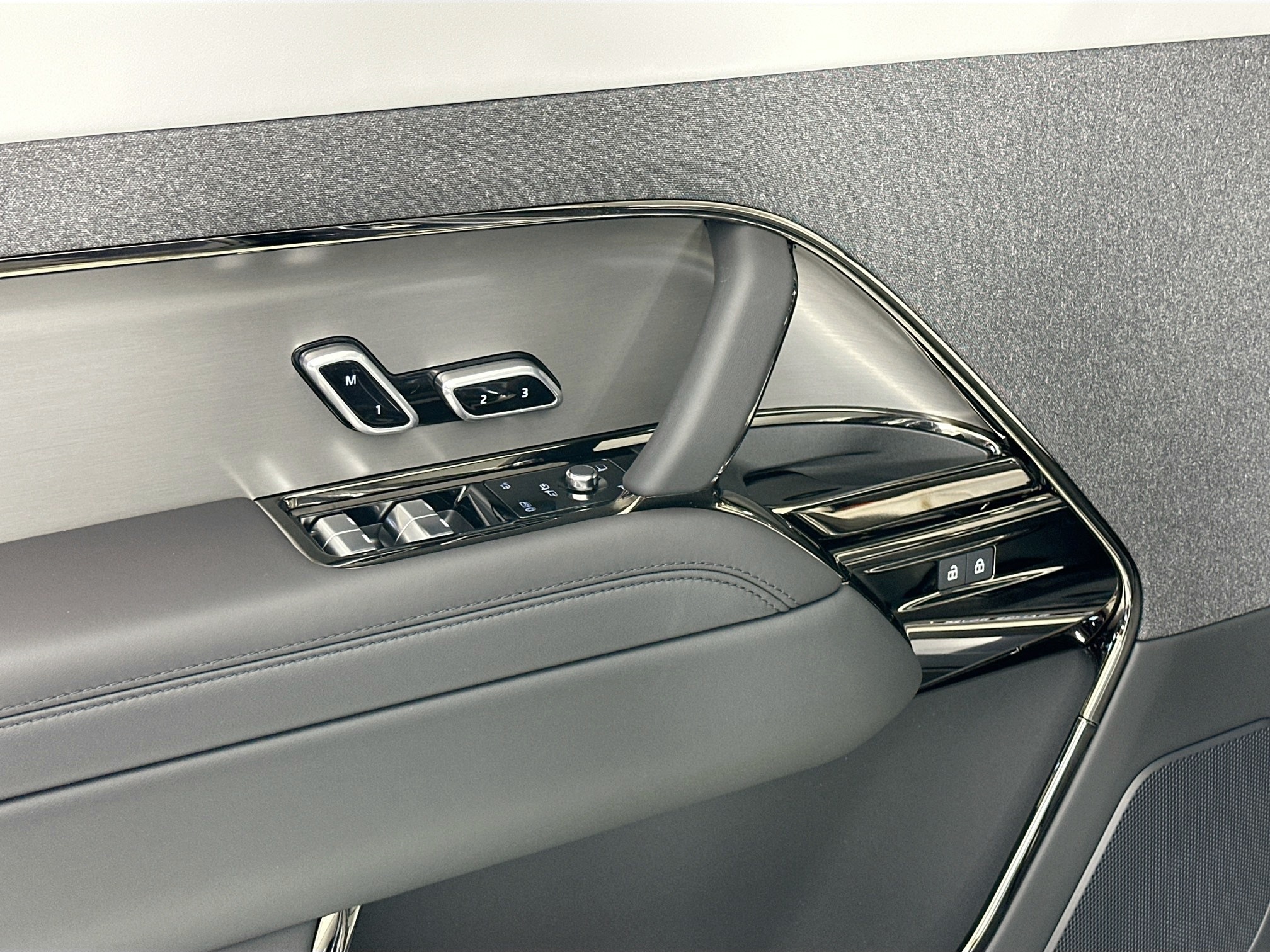 new 2025 Land Rover Range Rover Sport car, priced at $101,655