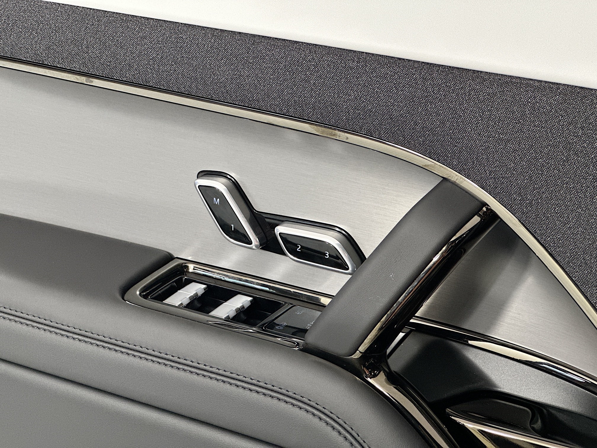 new 2025 Land Rover Range Rover Sport car, priced at $101,655