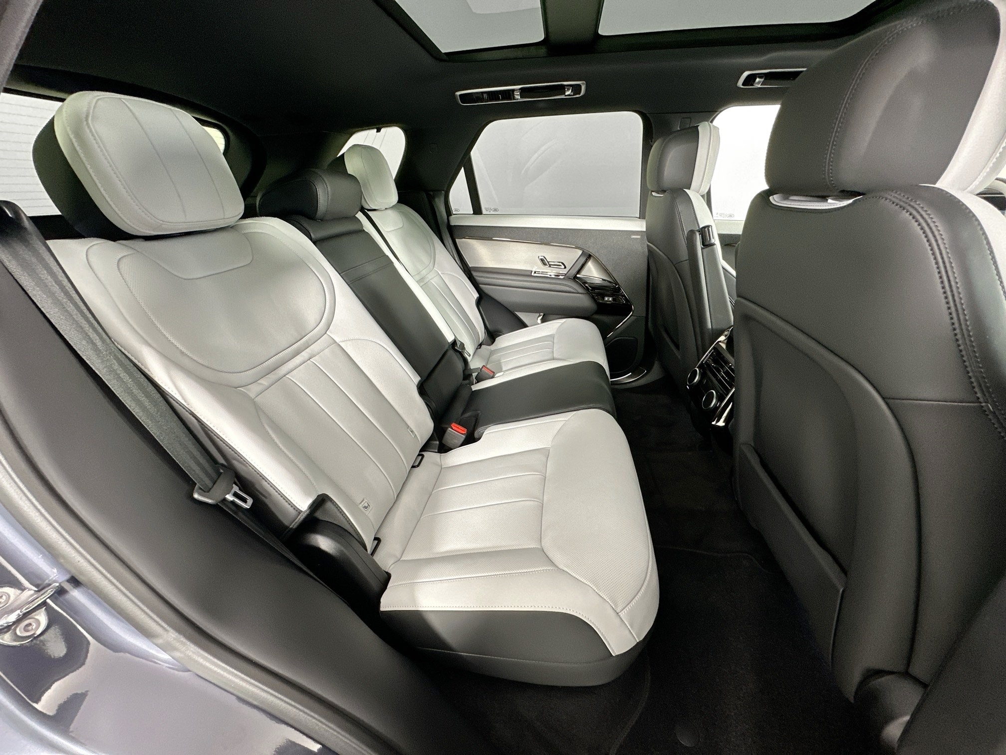 new 2025 Land Rover Range Rover Sport car, priced at $101,655