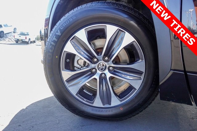 used 2022 Toyota Highlander car, priced at $33,455