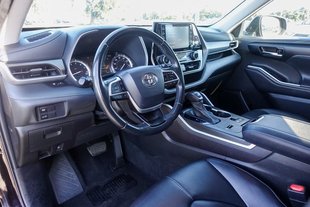 used 2022 Toyota Highlander car, priced at $33,455