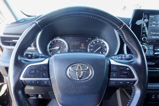 used 2022 Toyota Highlander car, priced at $33,455