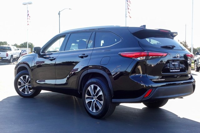 used 2022 Toyota Highlander car, priced at $33,455