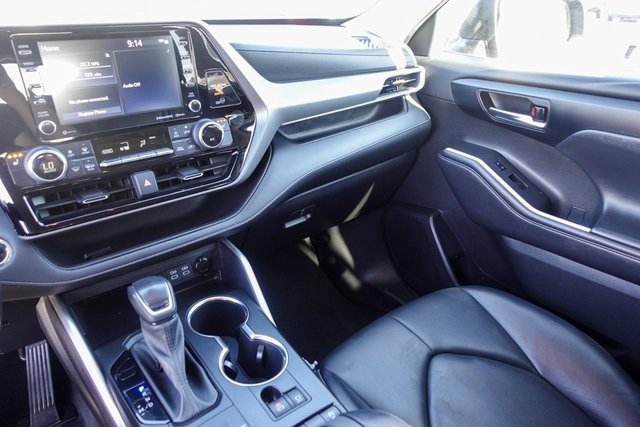 used 2022 Toyota Highlander car, priced at $33,455