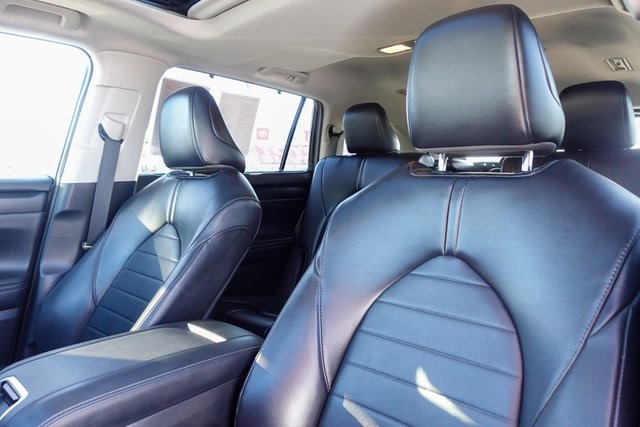 used 2022 Toyota Highlander car, priced at $33,455