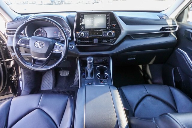 used 2022 Toyota Highlander car, priced at $33,455