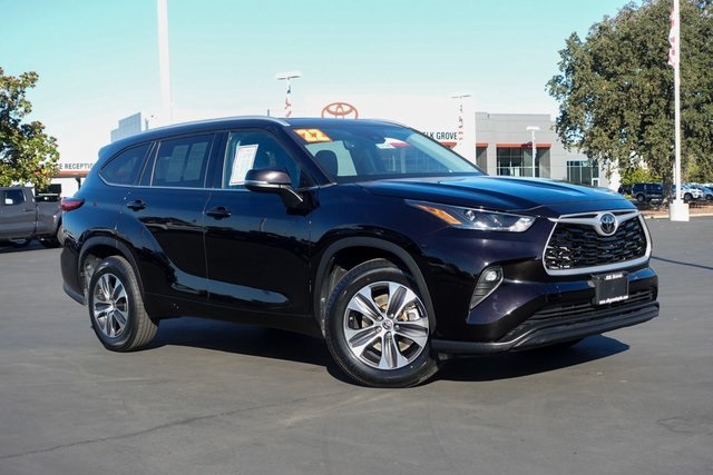 used 2022 Toyota Highlander car, priced at $33,455