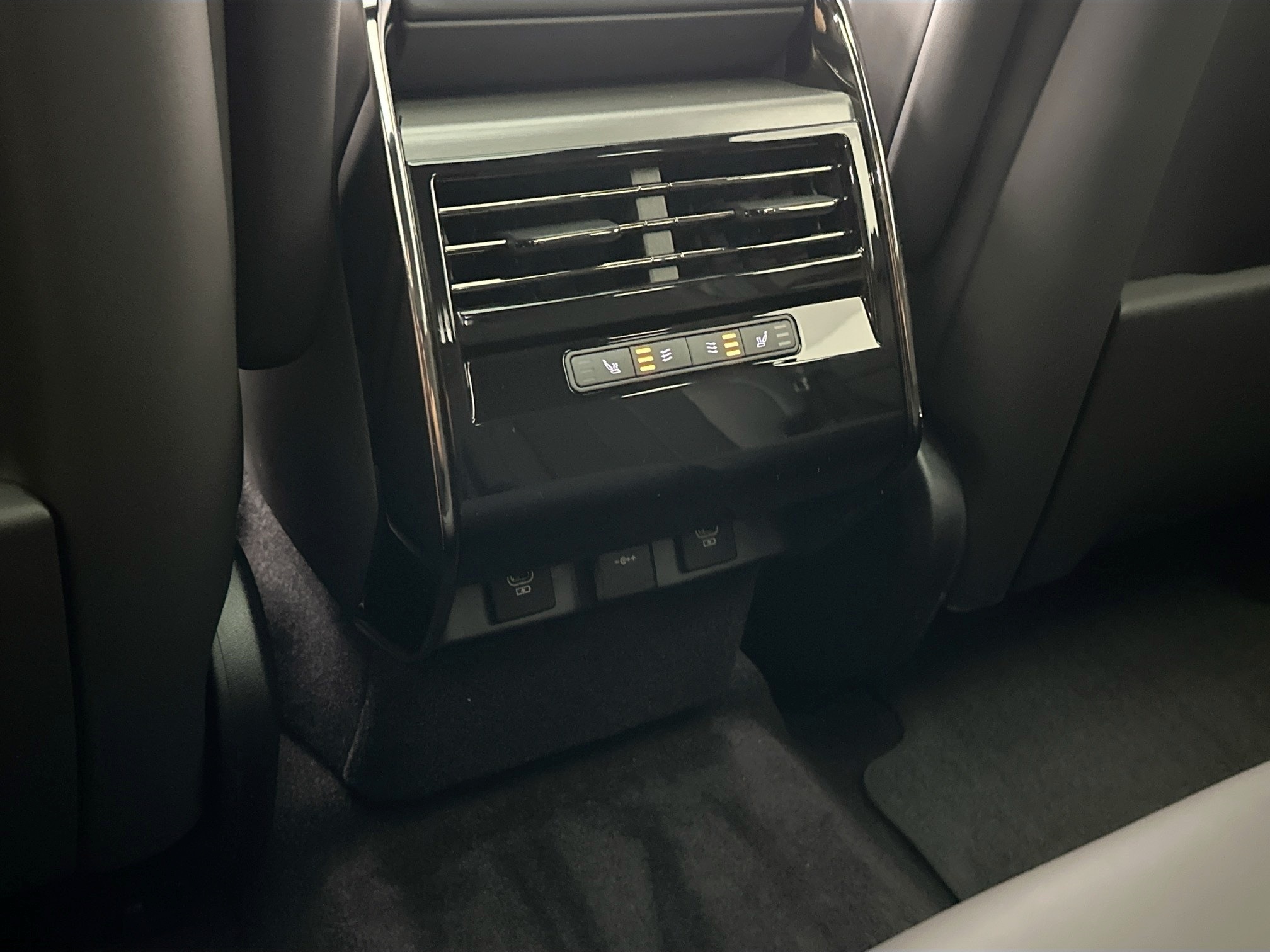 new 2025 Land Rover Range Rover Sport car, priced at $88,590