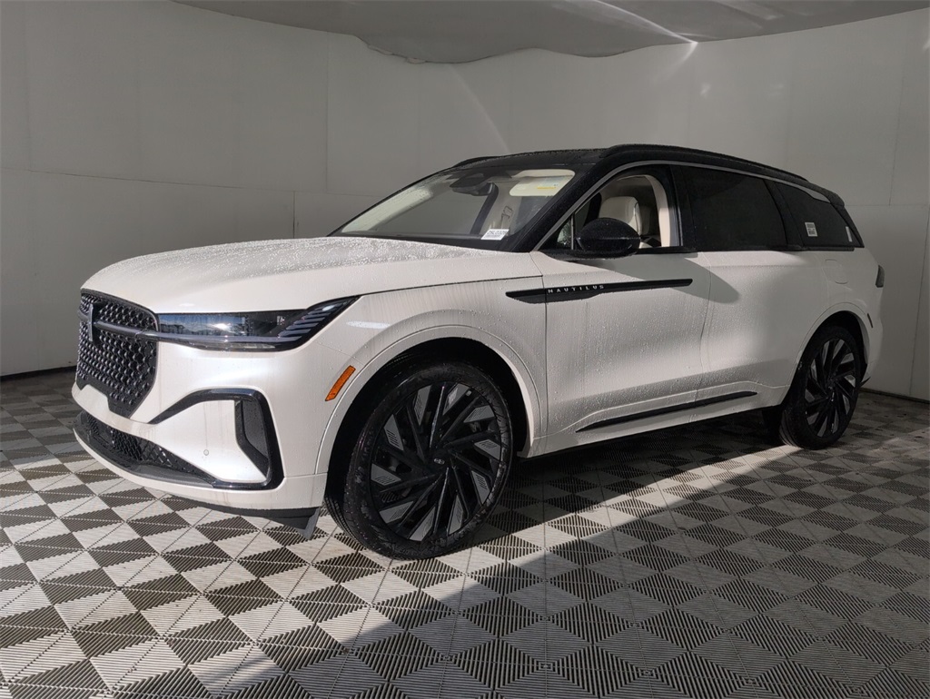 new 2025 Lincoln Nautilus car, priced at $81,576
