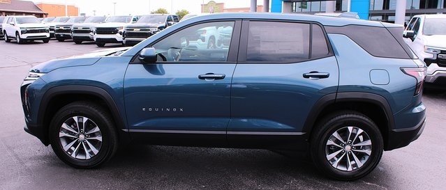 new 2026 Chevrolet Equinox car, priced at $32,545