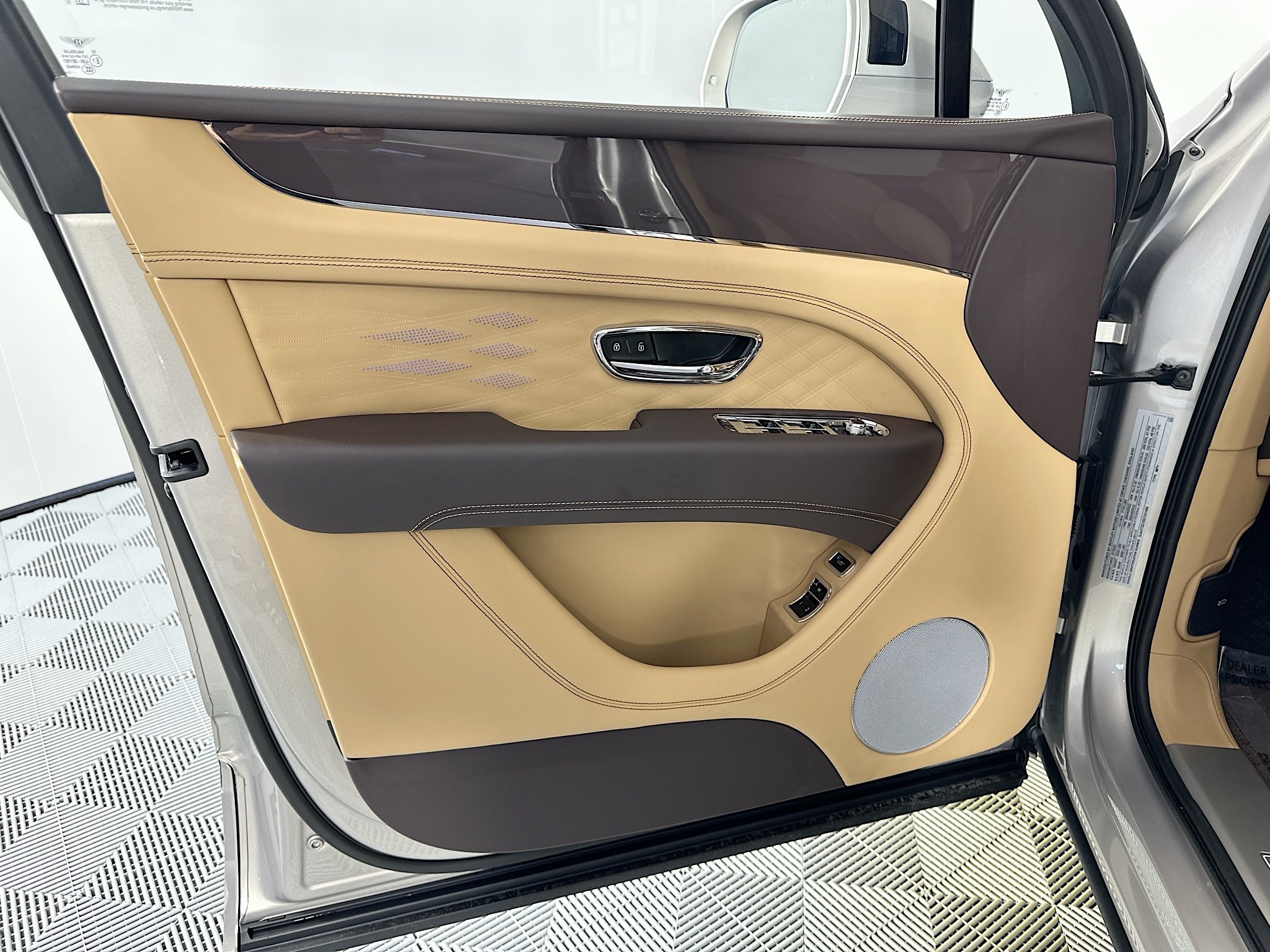 new 2025 Bentley Bentayga EWB car
