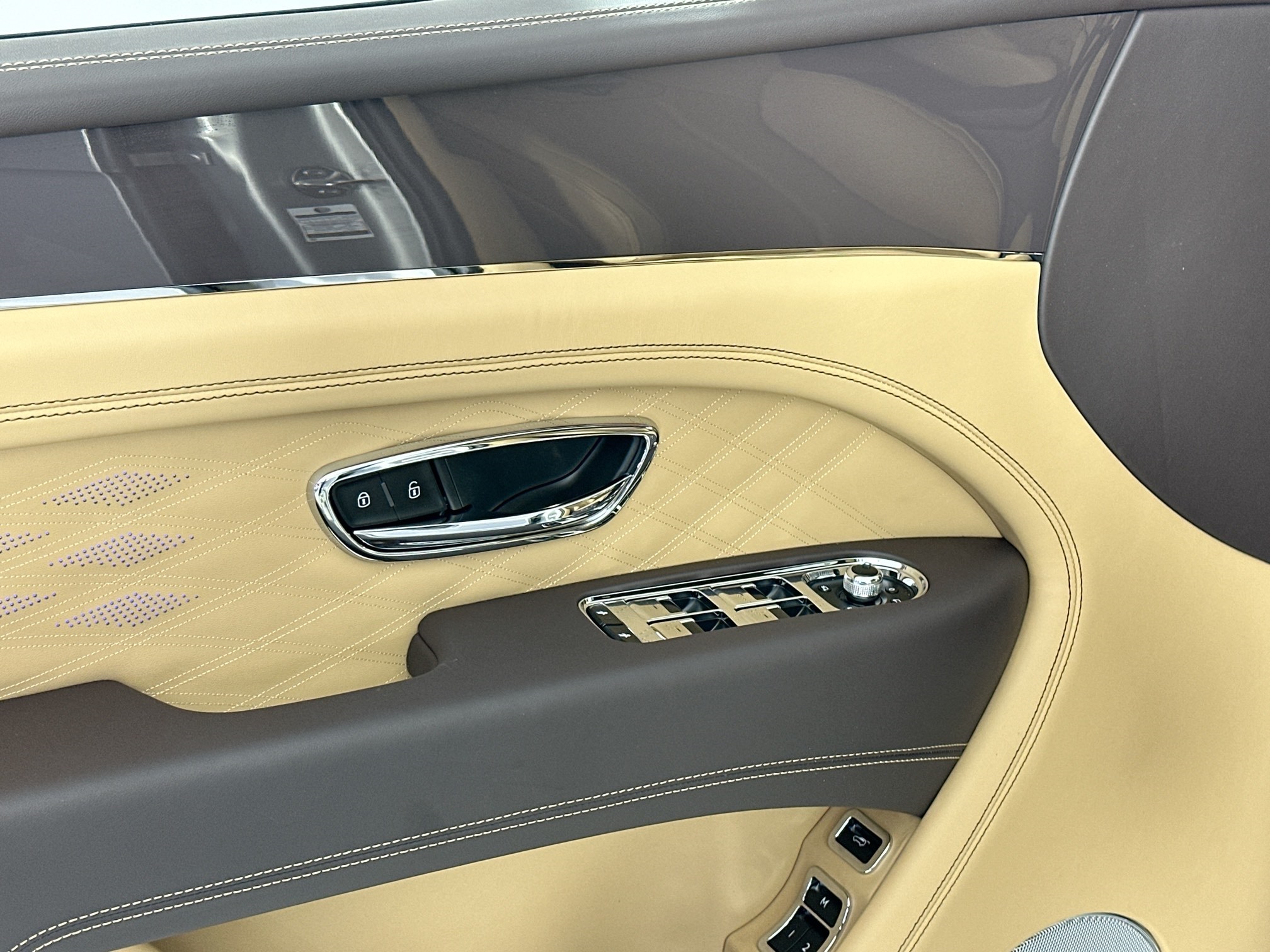 new 2025 Bentley Bentayga EWB car