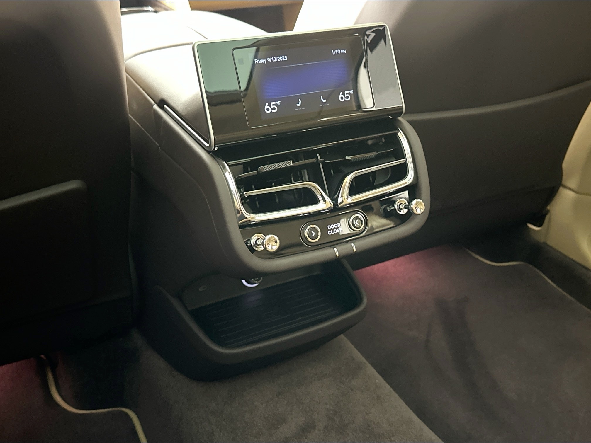 new 2025 Bentley Bentayga EWB car