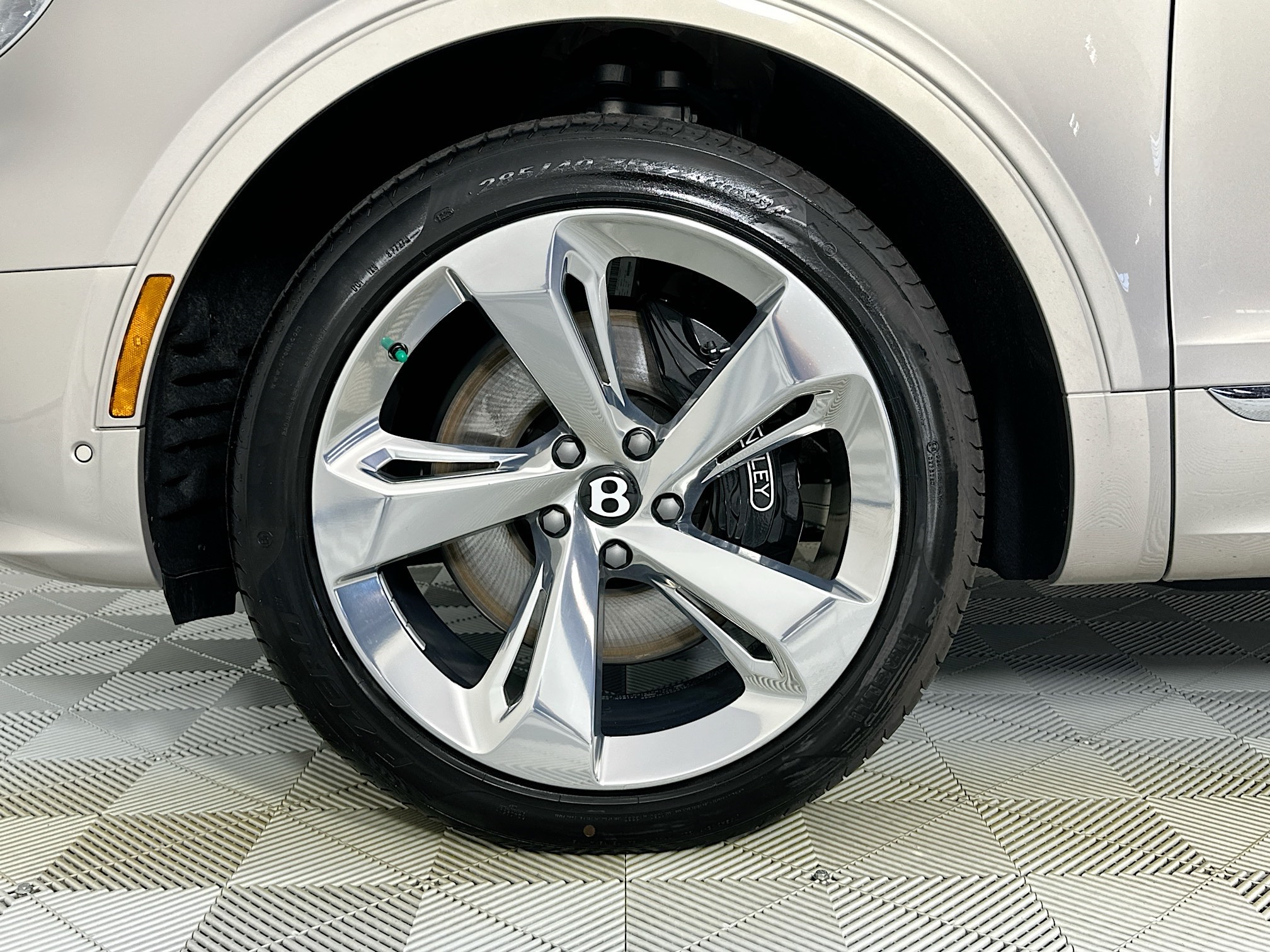 new 2025 Bentley Bentayga EWB car