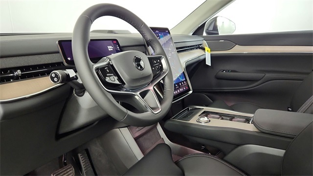 new 2025 Volvo EX90 car, priced at $82,890