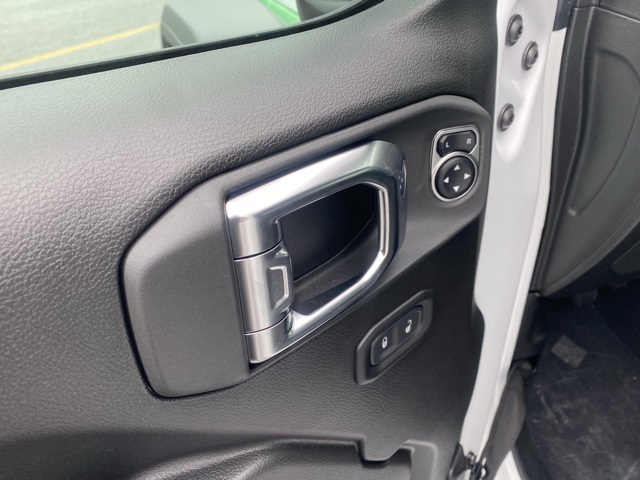 new 2025 Jeep Wrangler car, priced at $43,039