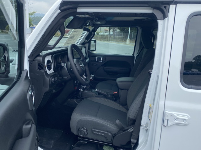 new 2025 Jeep Wrangler car, priced at $43,039