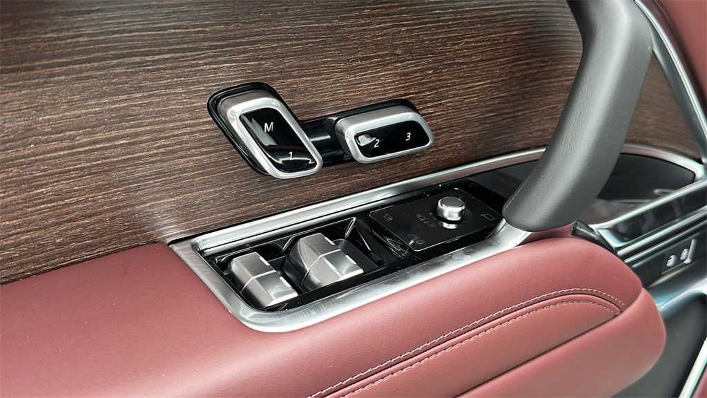 new 2025 Land Rover Range Rover car, priced at $159,565