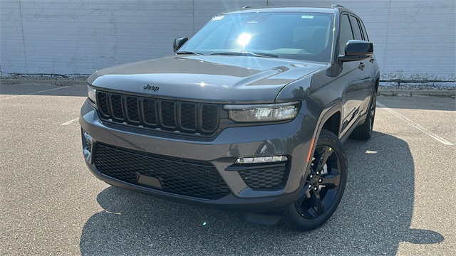 new 2025 Jeep Grand Cherokee car, priced at $47,453