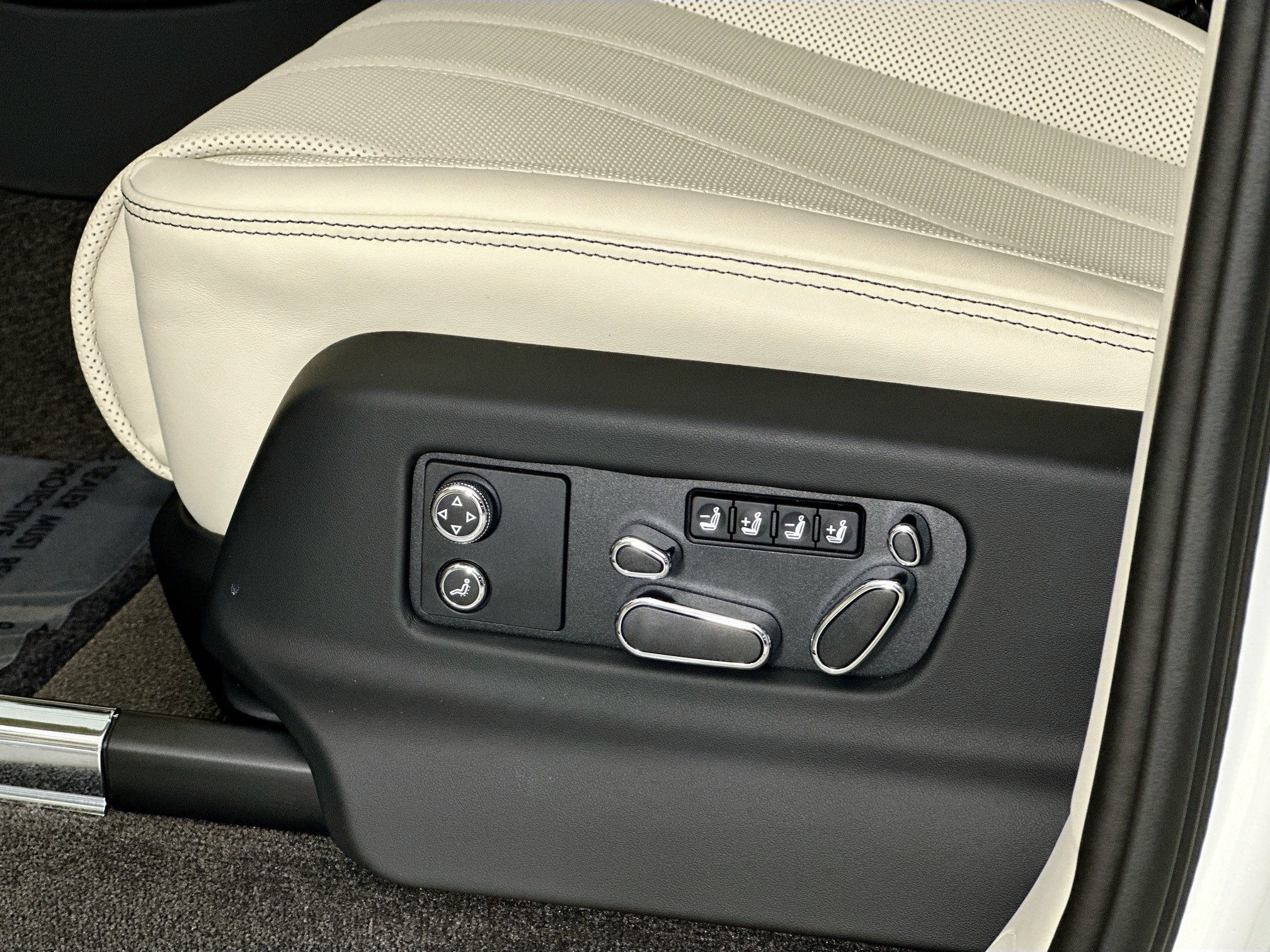 used 2025 Bentley Bentayga car, priced at $249,998