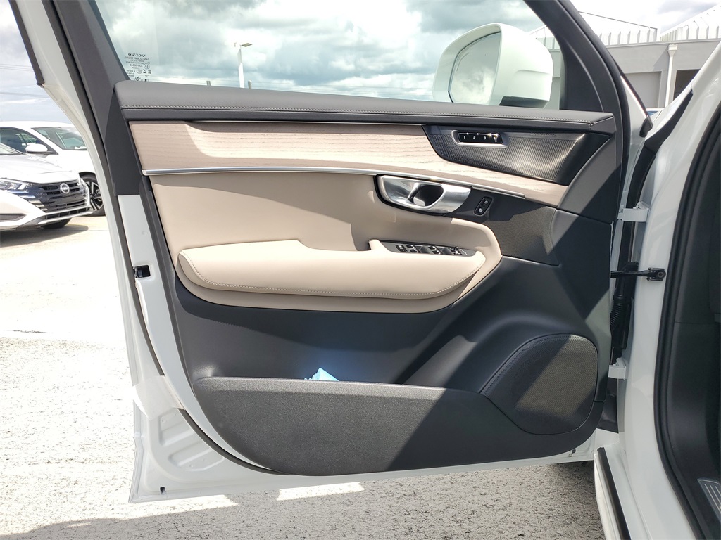 new 2026 Volvo XC90 Plug-In Hybrid car, priced at $78,375