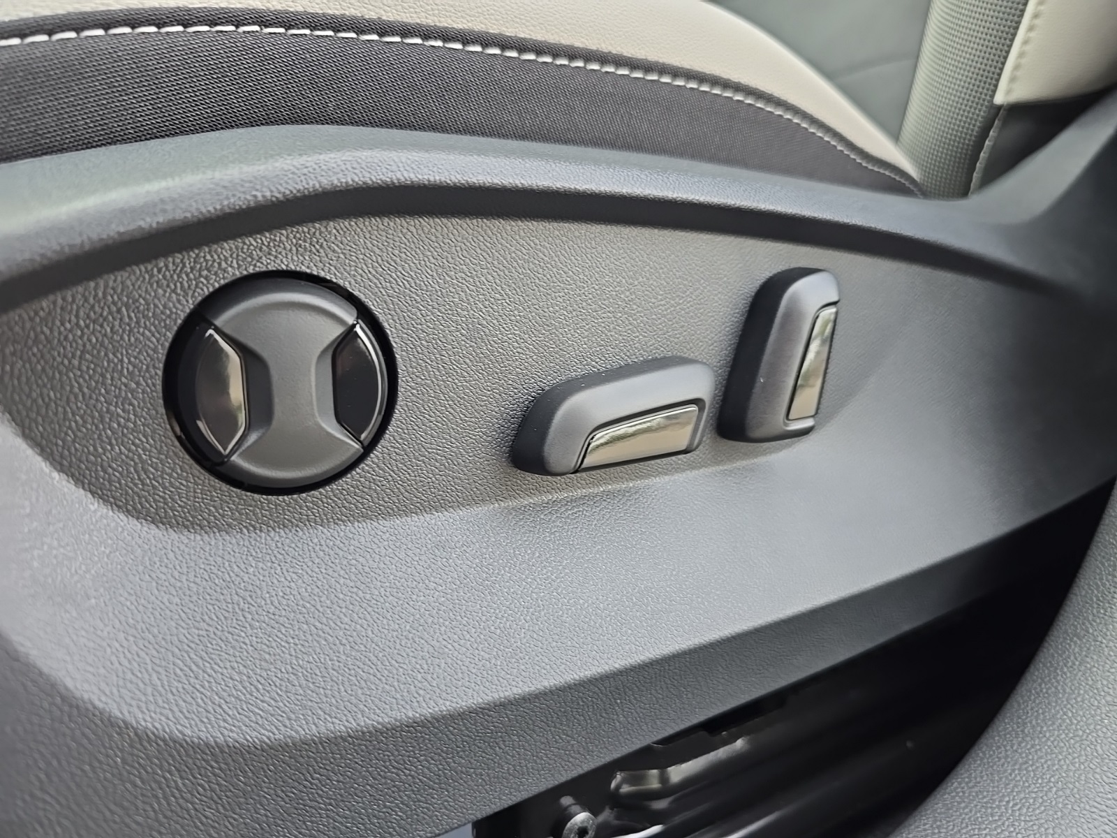 new 2025 Volkswagen Taos car, priced at $31,726