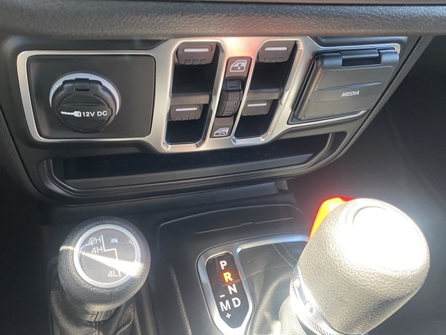 new 2025 Jeep Gladiator car, priced at $38,649
