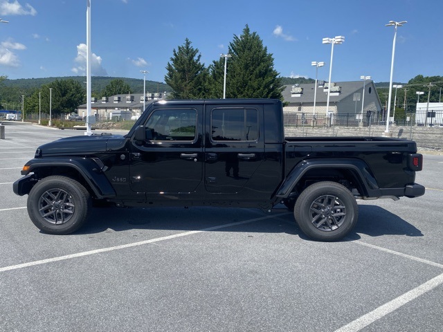new 2025 Jeep Gladiator car, priced at $38,649