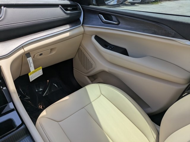 new 2025 Jeep Grand Cherokee car, priced at $40,130