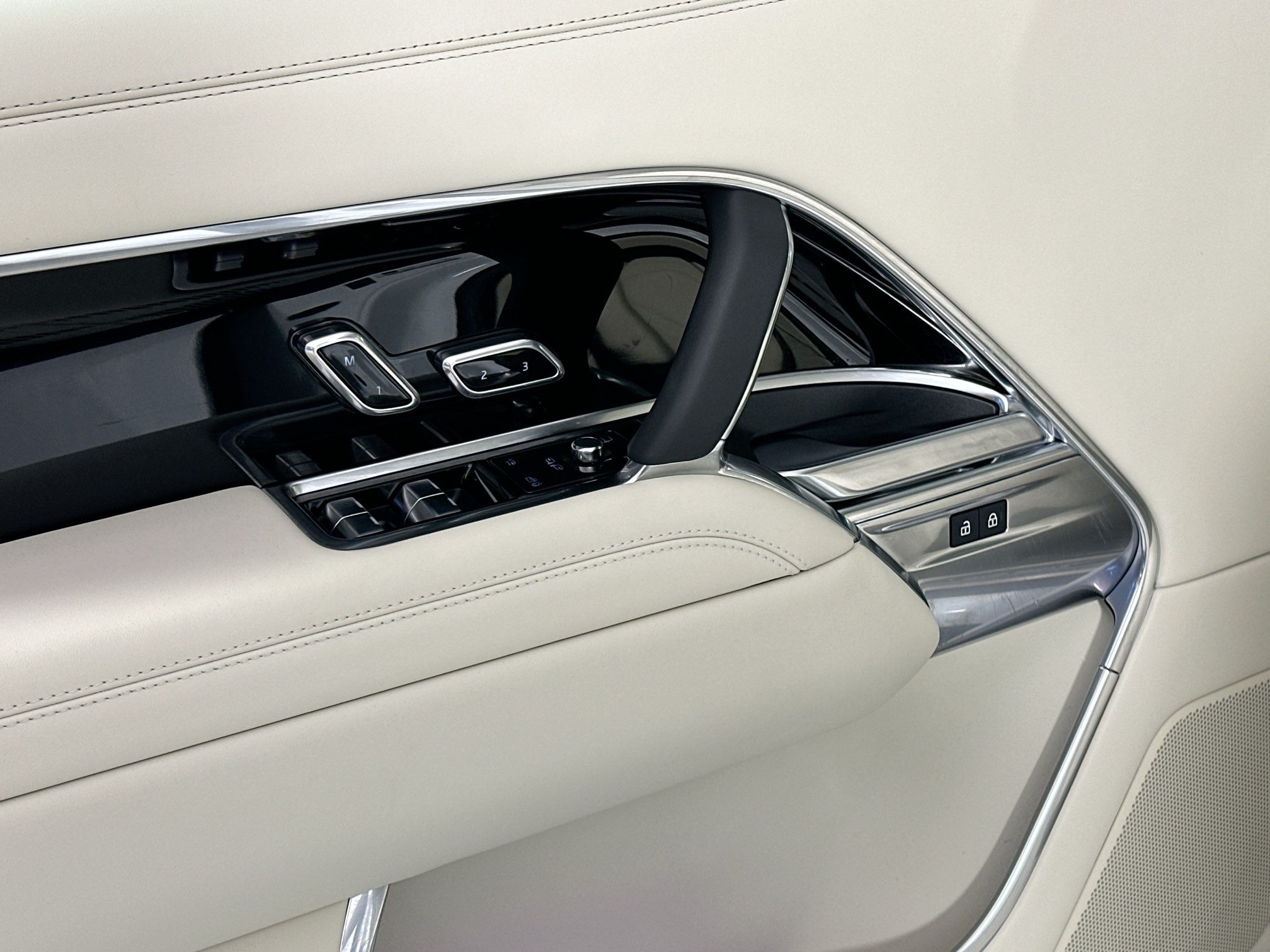 new 2025 Land Rover Range Rover car, priced at $161,595