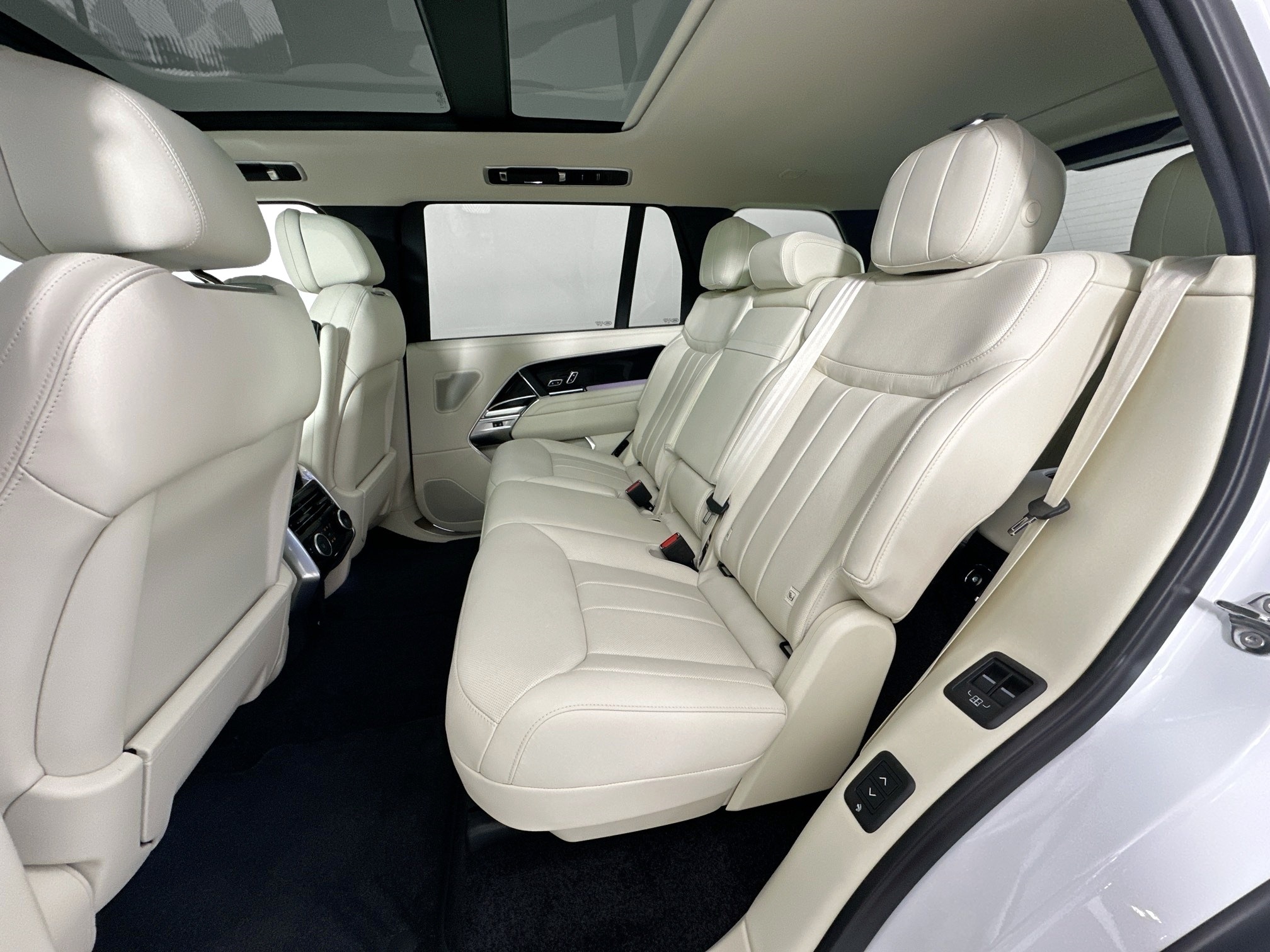 new 2025 Land Rover Range Rover car, priced at $161,595