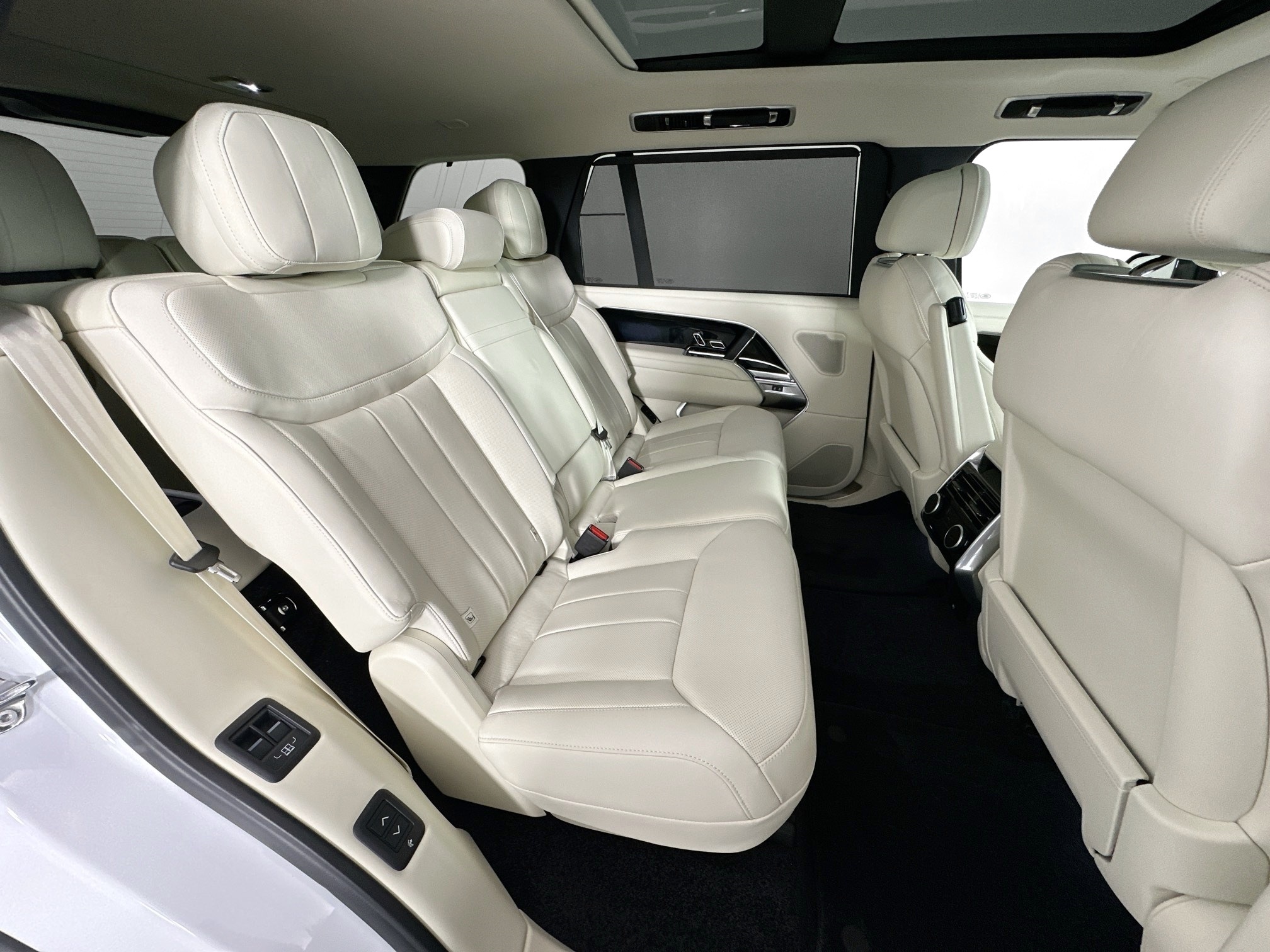 new 2025 Land Rover Range Rover car, priced at $161,595