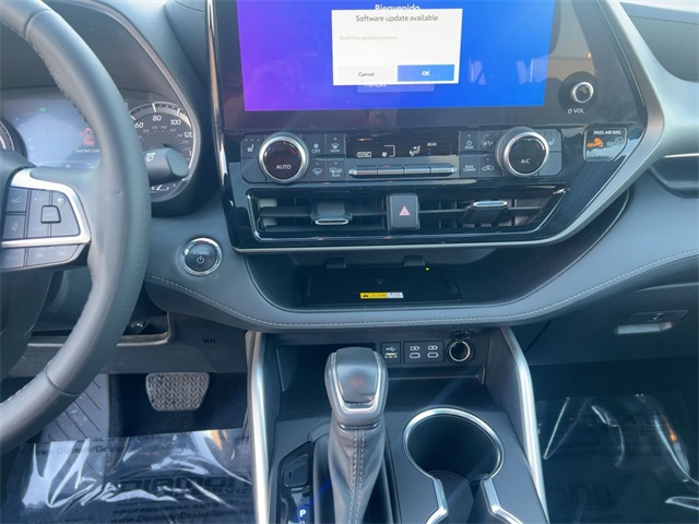 used 2023 Toyota Highlander Hybrid car, priced at $43,811
