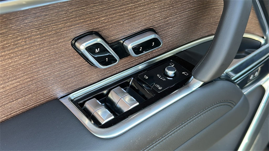 new 2025 Land Rover Range Rover car, priced at $118,105