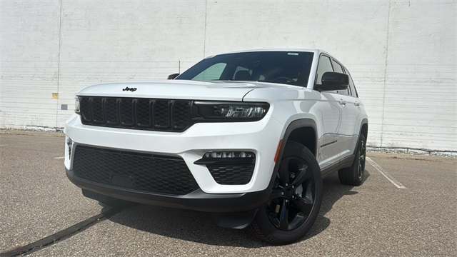 new 2025 Jeep Grand Cherokee car, priced at $46,922