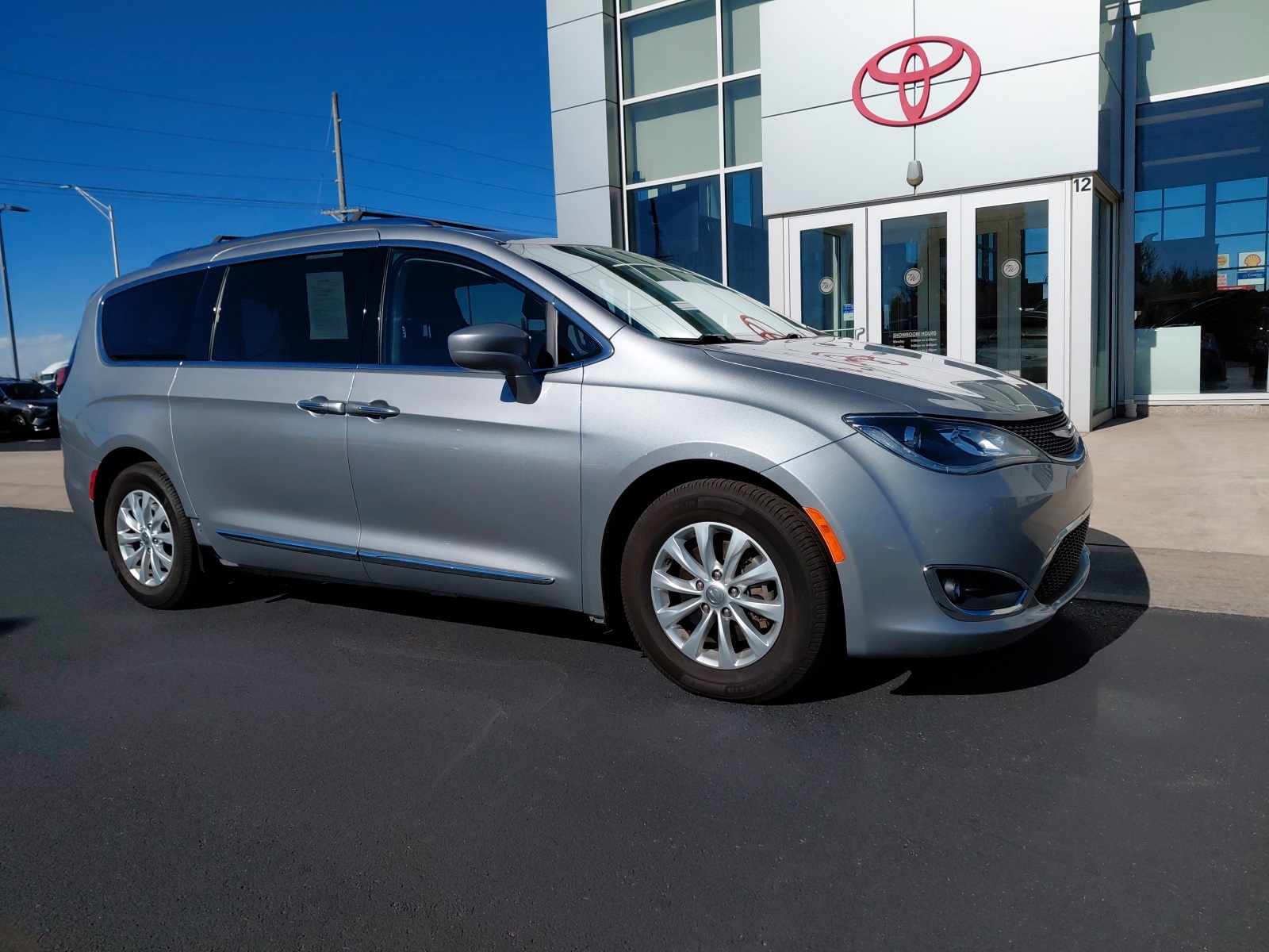 used 2018 Chrysler Pacifica car, priced at $16,789