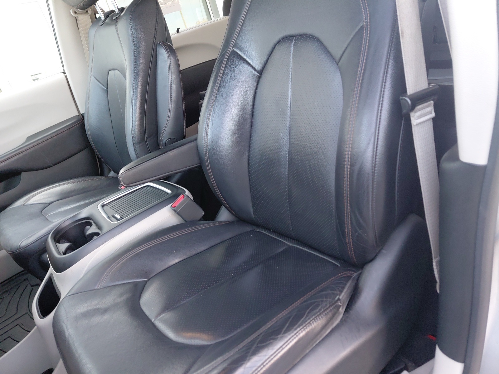 used 2018 Chrysler Pacifica car, priced at $16,789