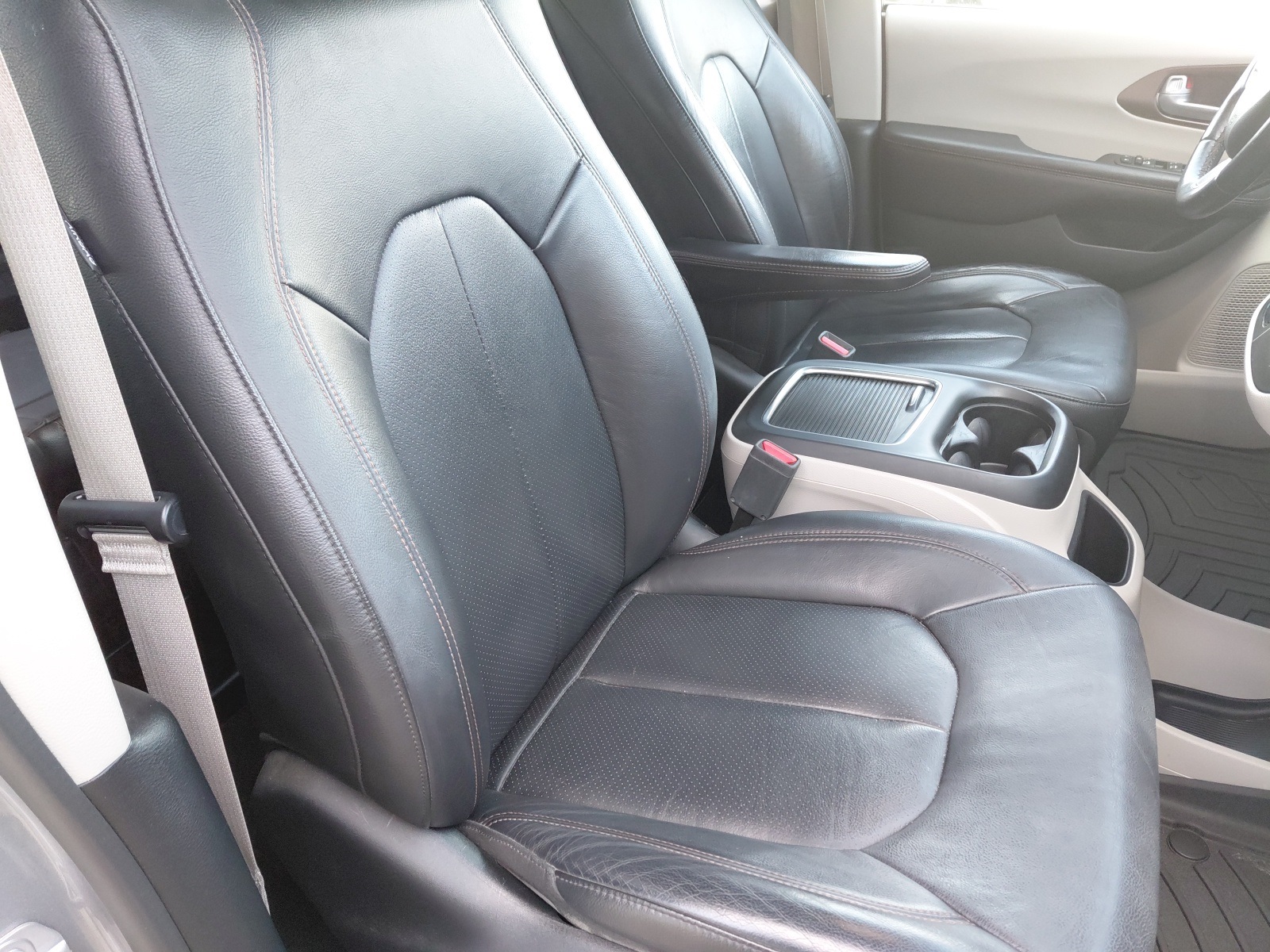 used 2018 Chrysler Pacifica car, priced at $16,789