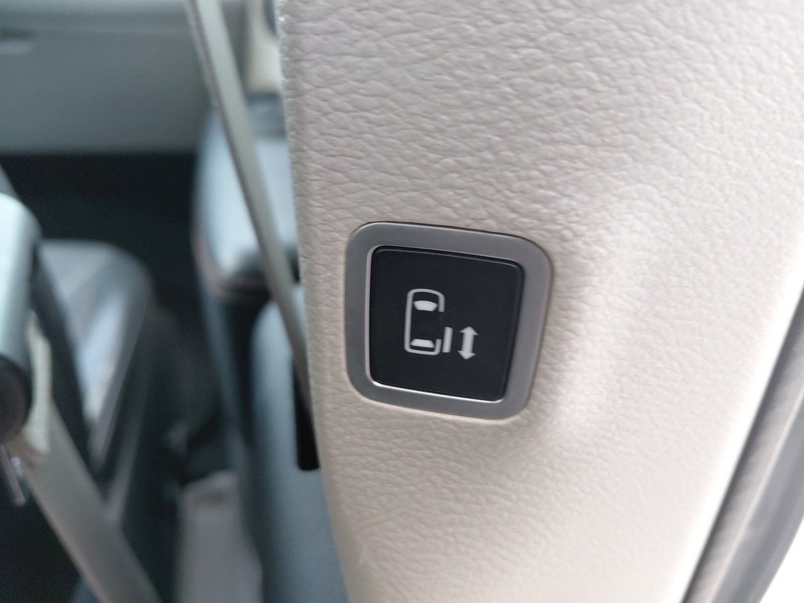 used 2018 Chrysler Pacifica car, priced at $16,789