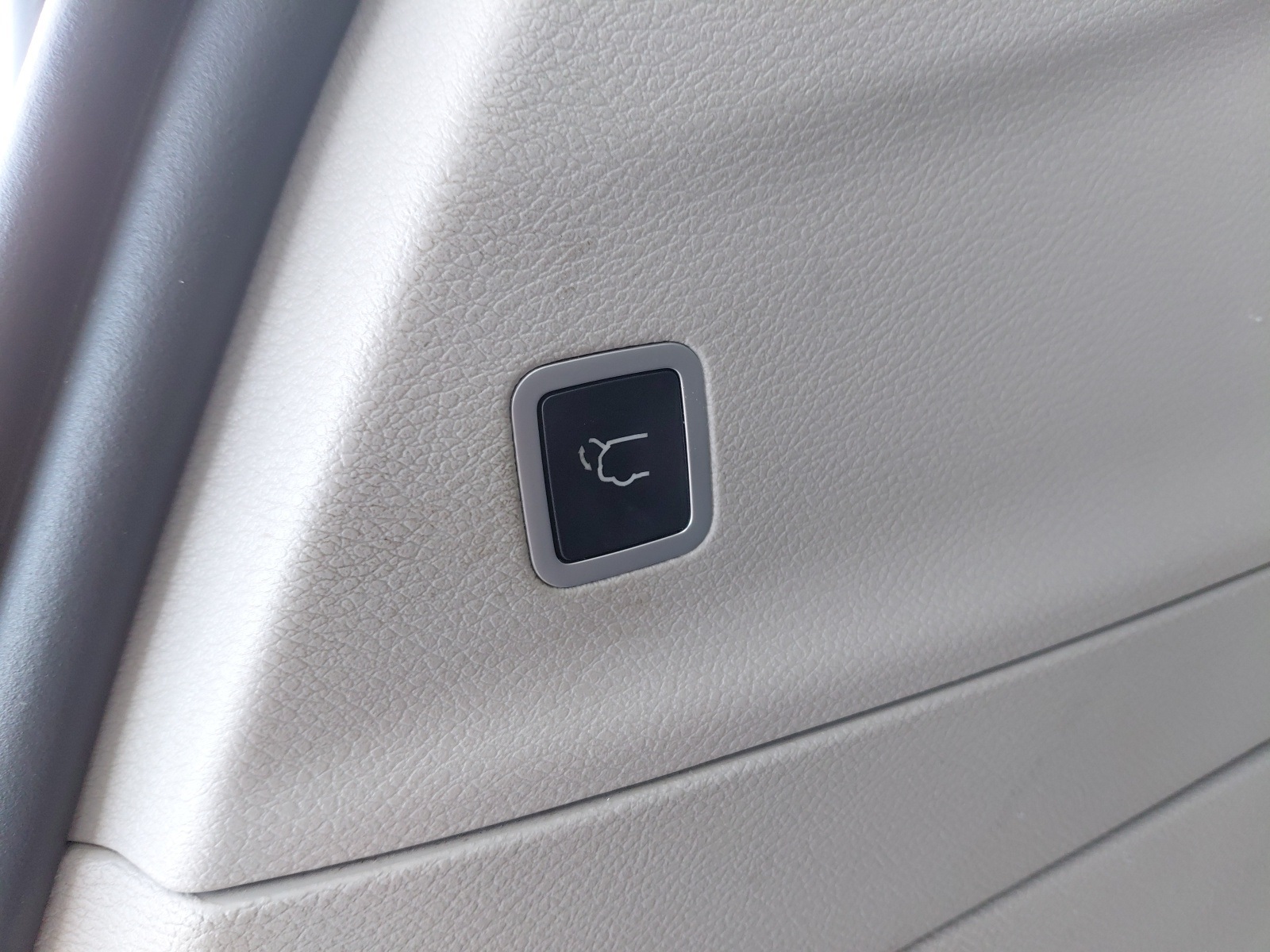 used 2018 Chrysler Pacifica car, priced at $16,789