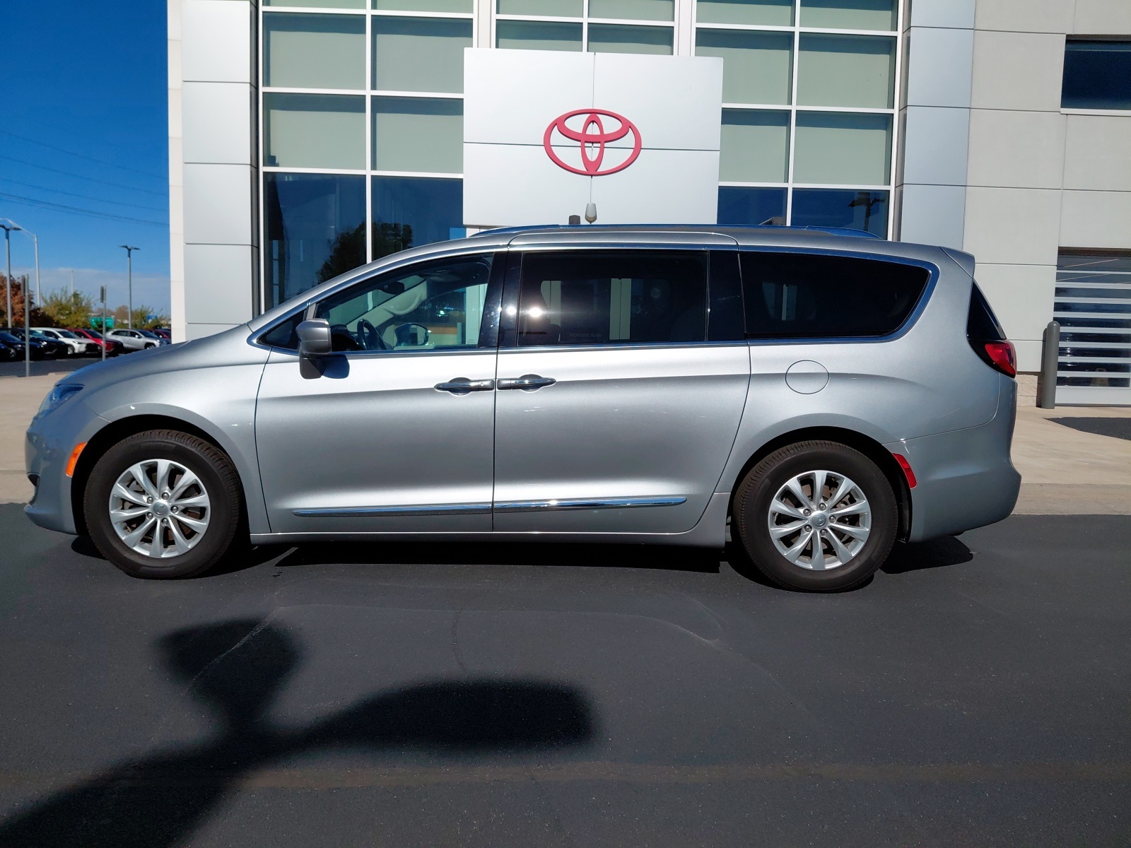 used 2018 Chrysler Pacifica car, priced at $16,789