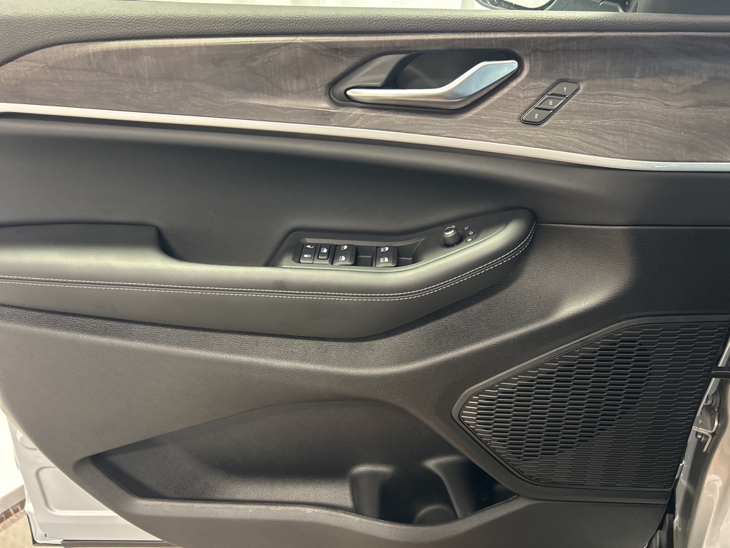 new 2025 Jeep Grand Cherokee L car, priced at $48,499