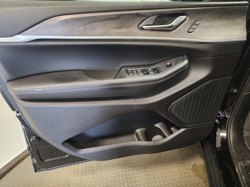 new 2025 Jeep Grand Cherokee L car, priced at $53,330