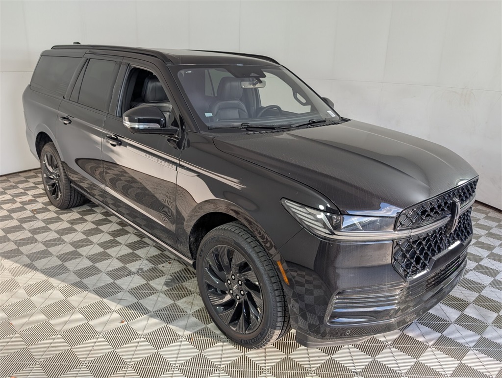 new 2025 Lincoln Navigator car, priced at $105,803