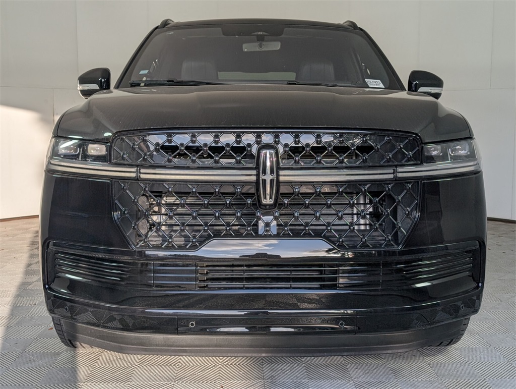 new 2025 Lincoln Navigator car, priced at $105,803